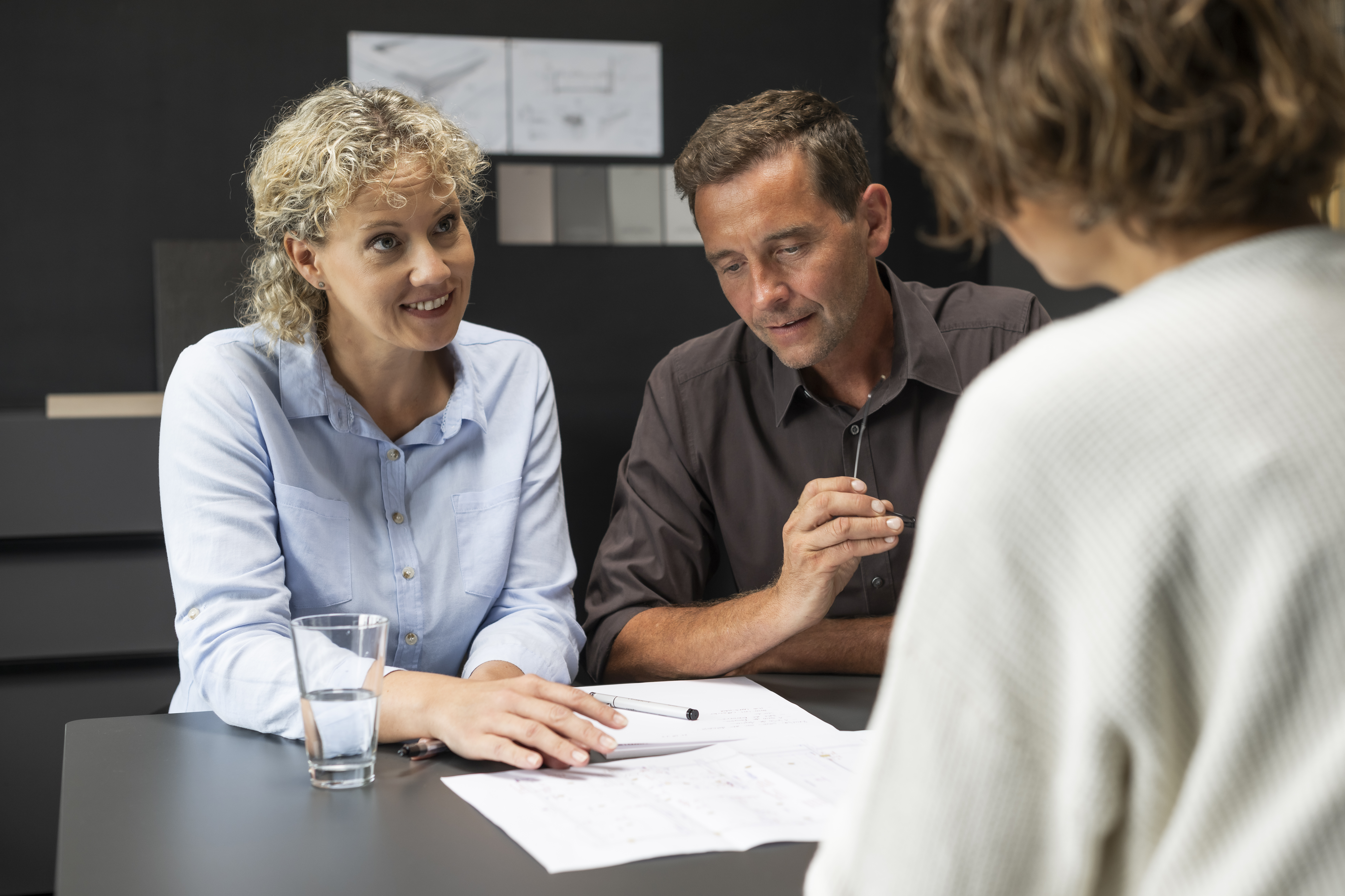 Beratungsgespräch Küchenkauf Menschen